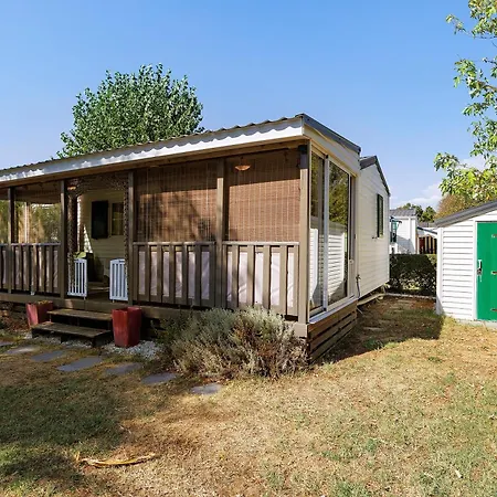 Holiday home Mobil Avec Piscine Saint-Gilles-Croix-de-Vie