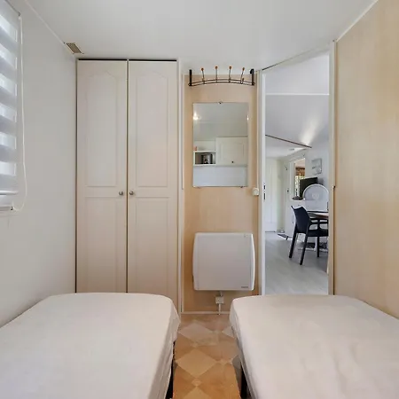 Holiday home Mobil Avec Piscine Saint-Gilles-Croix-de-Vie