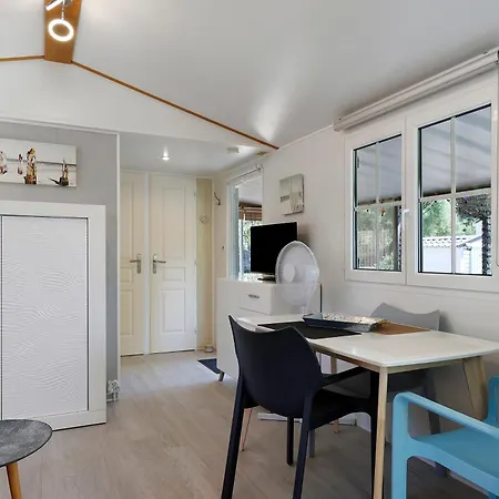 Holiday home Mobil Avec Piscine Saint-Gilles-Croix-de-Vie