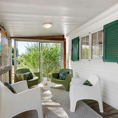 Holiday home Mobil Avec Piscine Saint-Gilles-Croix-de-Vie